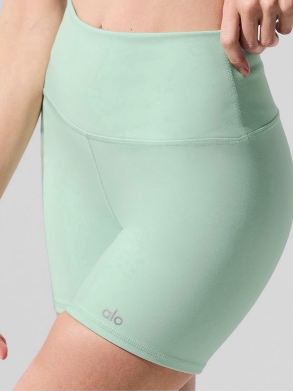 Alo yoga spear mint shorts